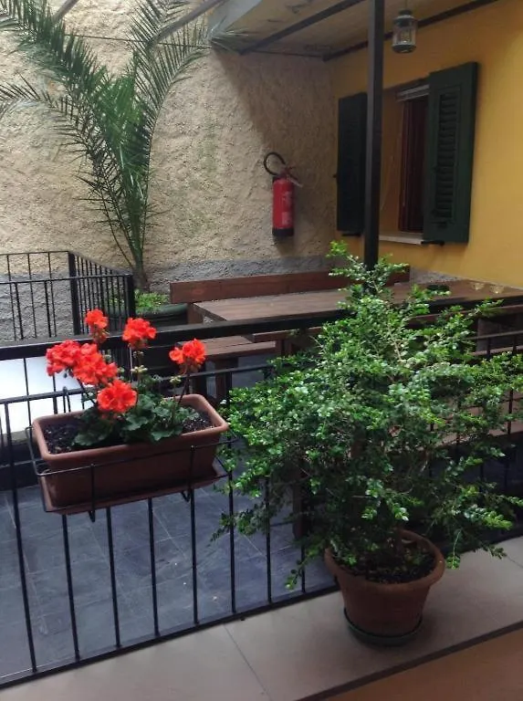 Il Patio Otel Manarola Konukevi