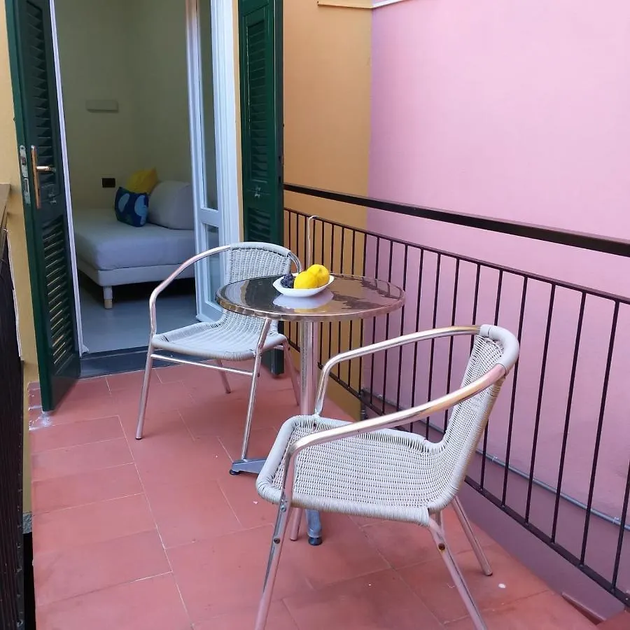 Il Patio Otel Manarola Konukevi